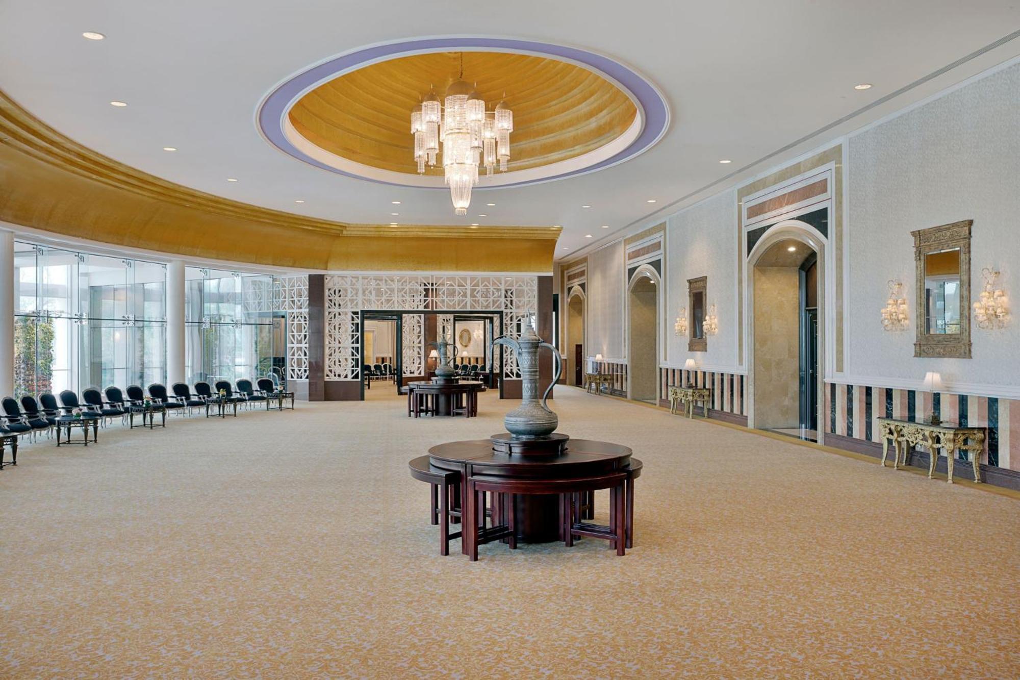 The Ritz-Carlton, Doha Hotel Exterior foto The interior of the hotel
