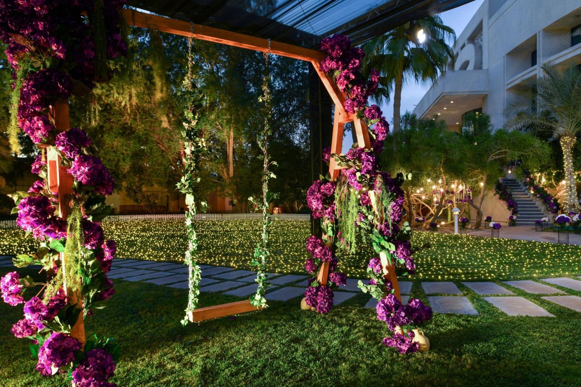 The Ritz-Carlton, Doha Hotel Exterior foto The garden at the Four Seasons Hotel, Miami