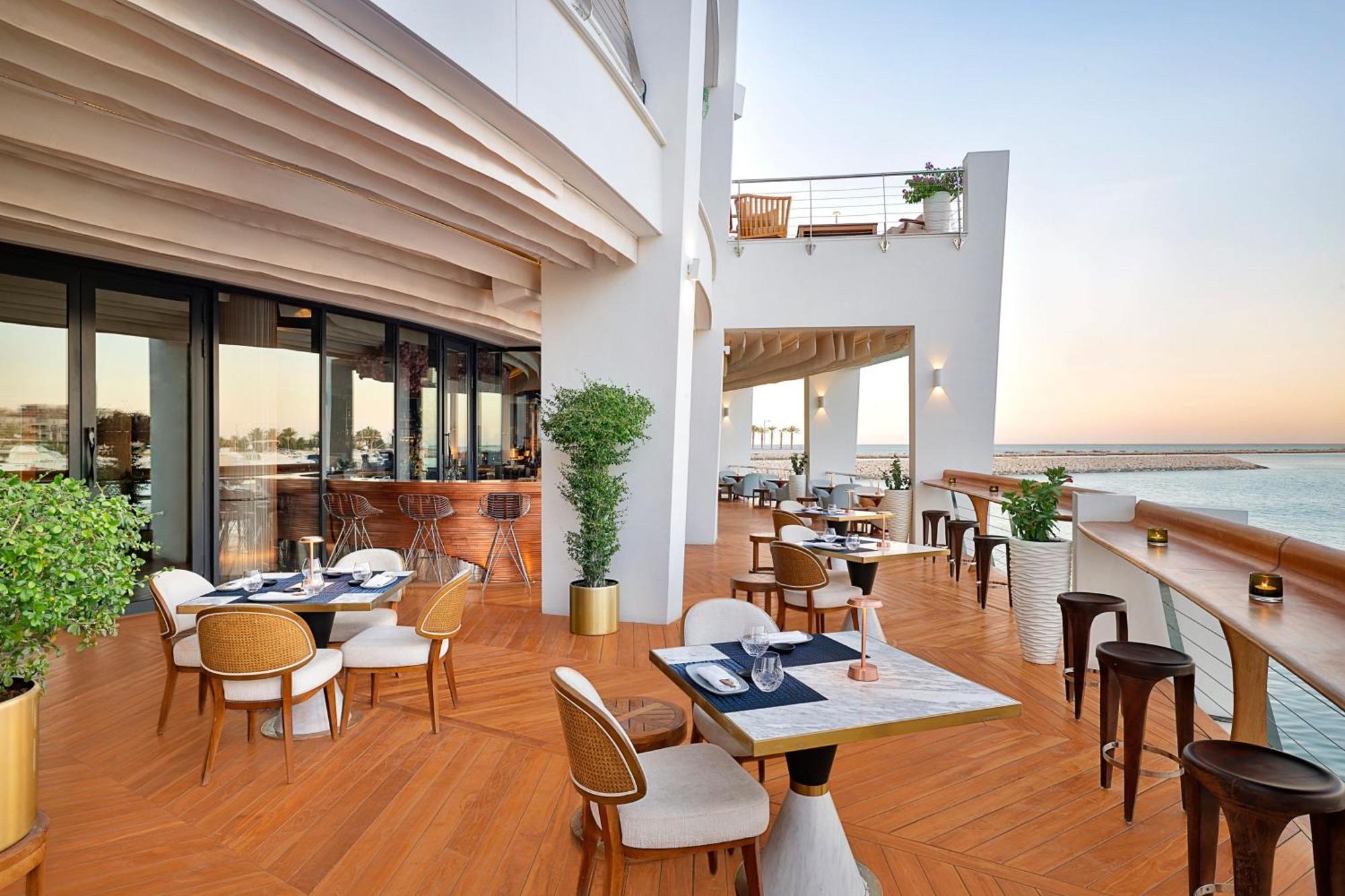 The Ritz-Carlton, Doha Hotel Exterior foto The Deck