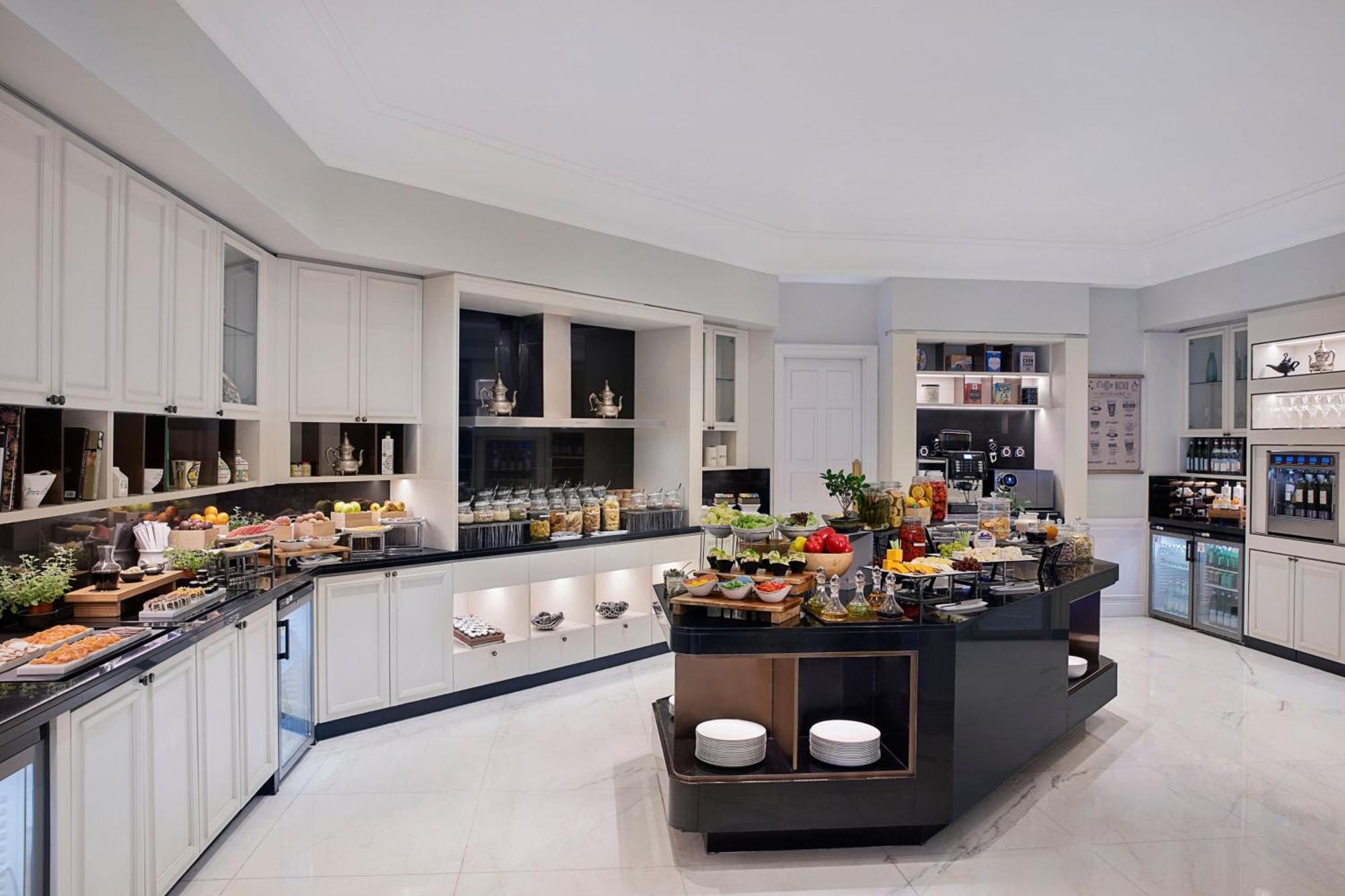 The Ritz-Carlton, Doha Hotel Exterior foto The kitchen at the Ritz-Carlton, Dubai