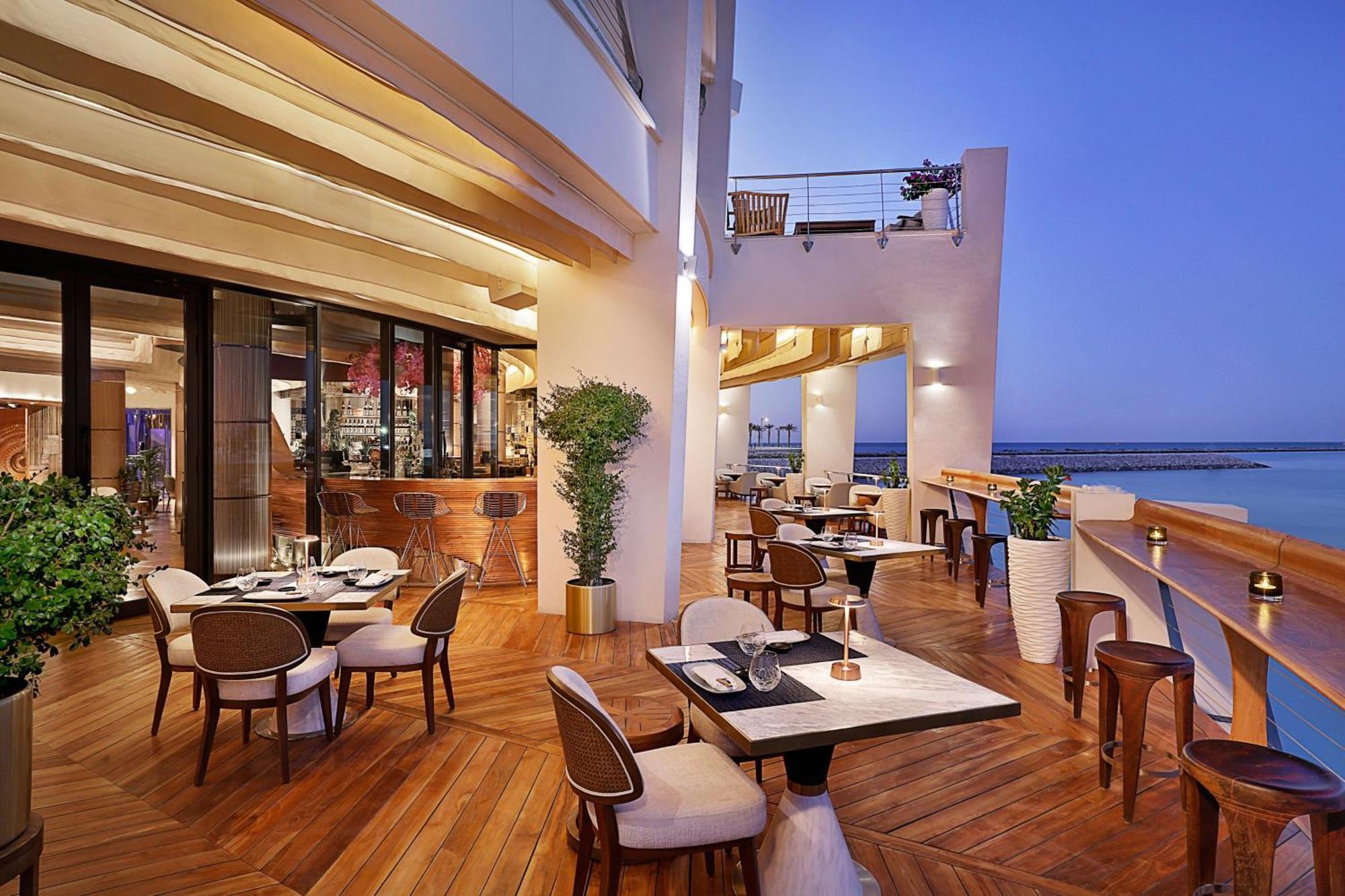 The Ritz-Carlton, Doha Hotel Exterior foto The Deck