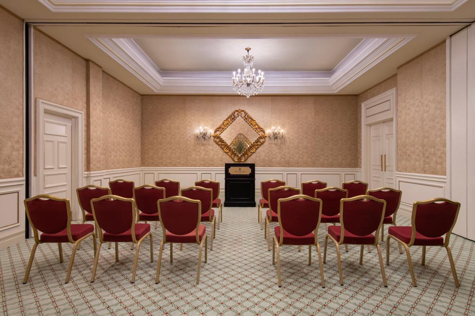 The Ritz-Carlton, Doha Hotel Exterior foto The meeting room