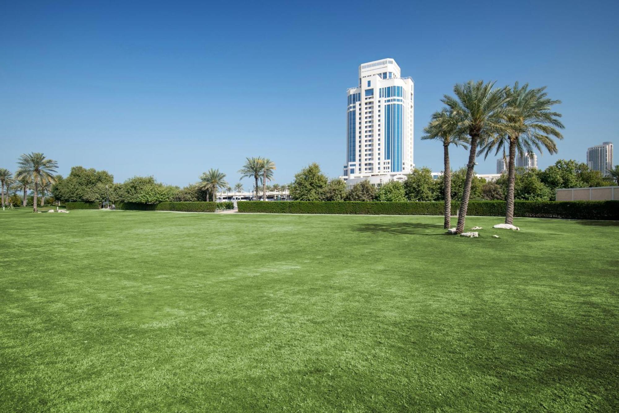 The Ritz-Carlton, Doha Hotel Exterior foto Dubai Polo & Equestrian Club