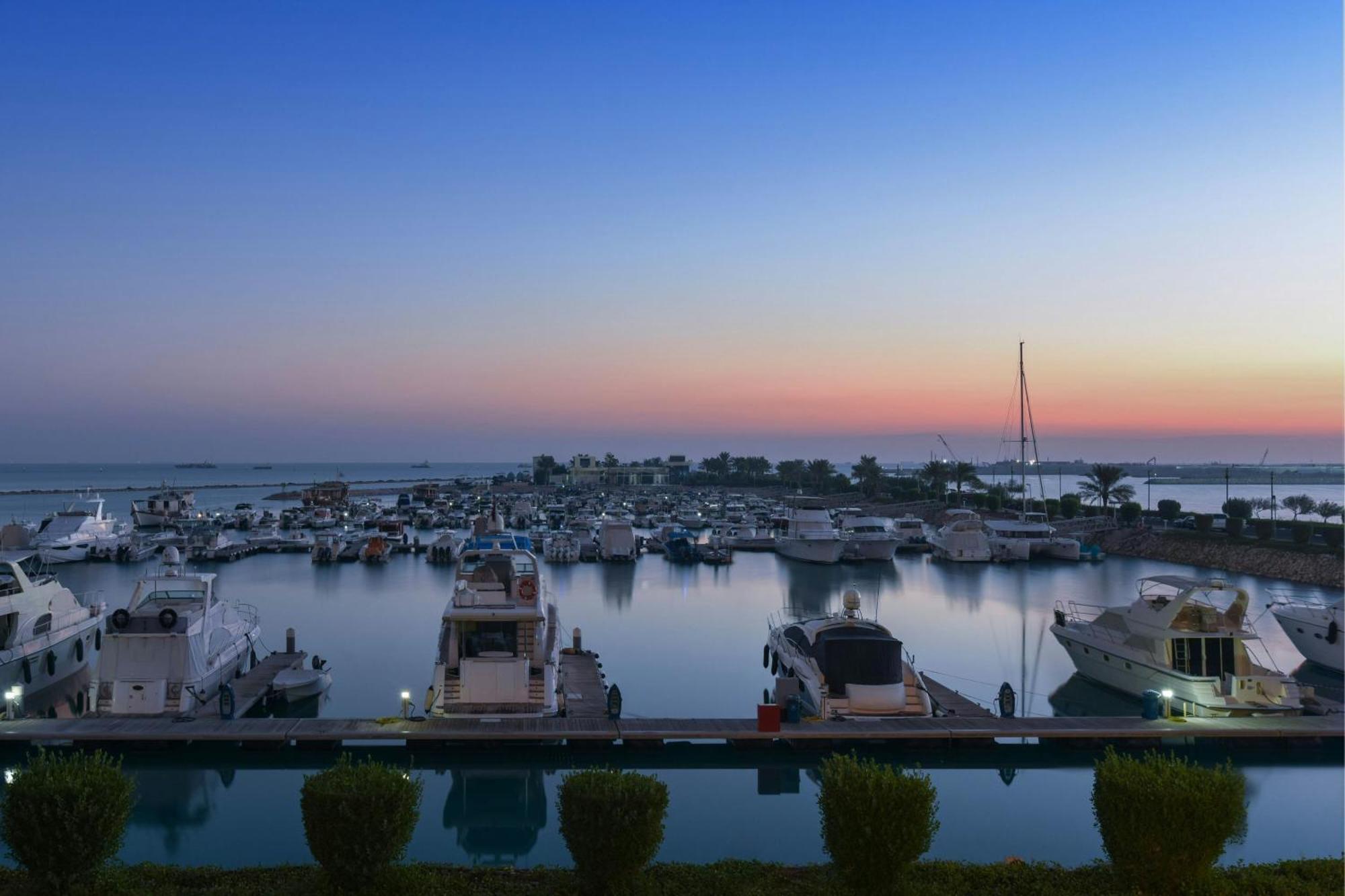 The Ritz-Carlton, Doha Hotel Exterior foto The port of Rafina